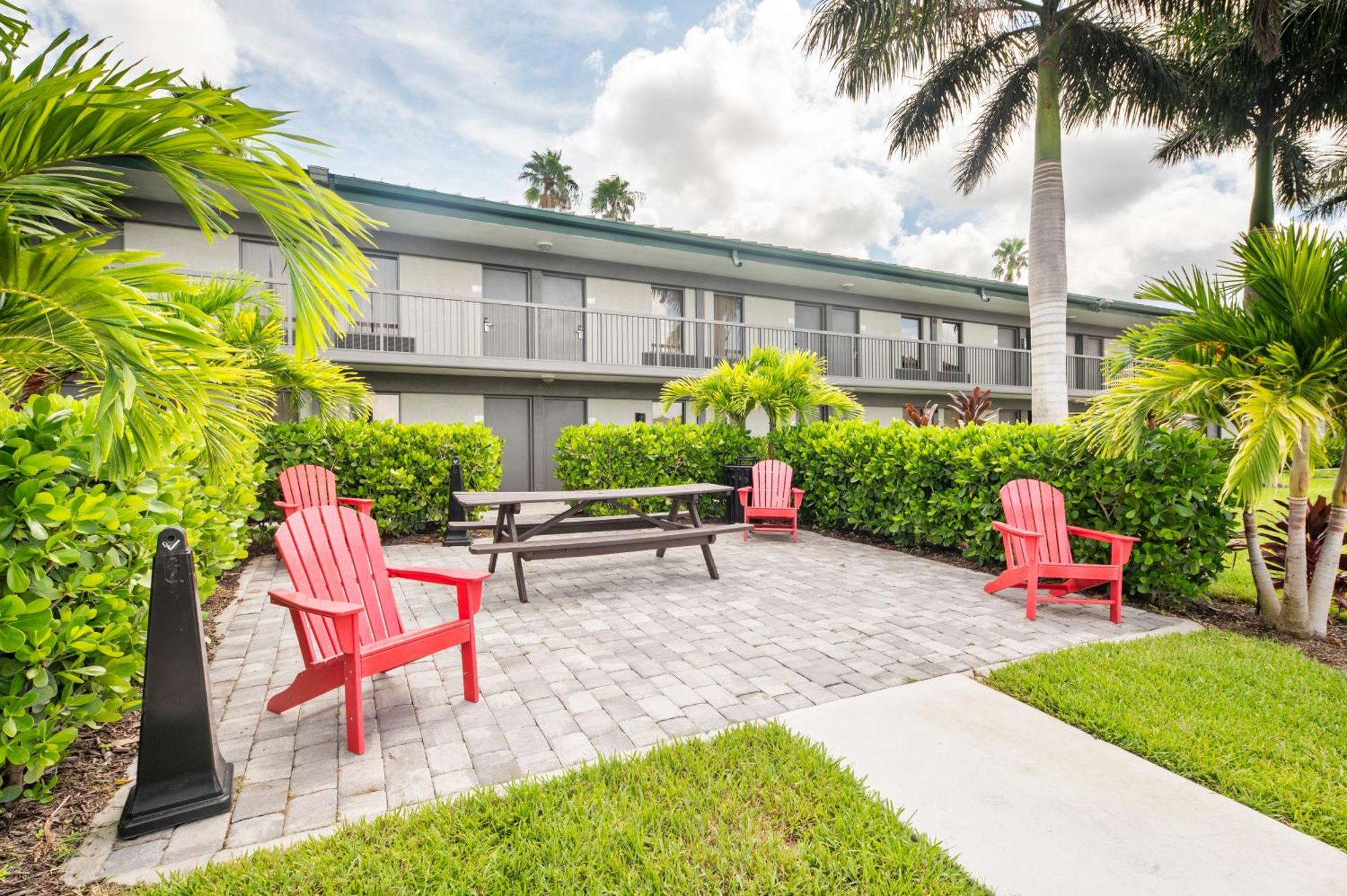Aparthotel Bay Breeze South Bradenton Exterior foto